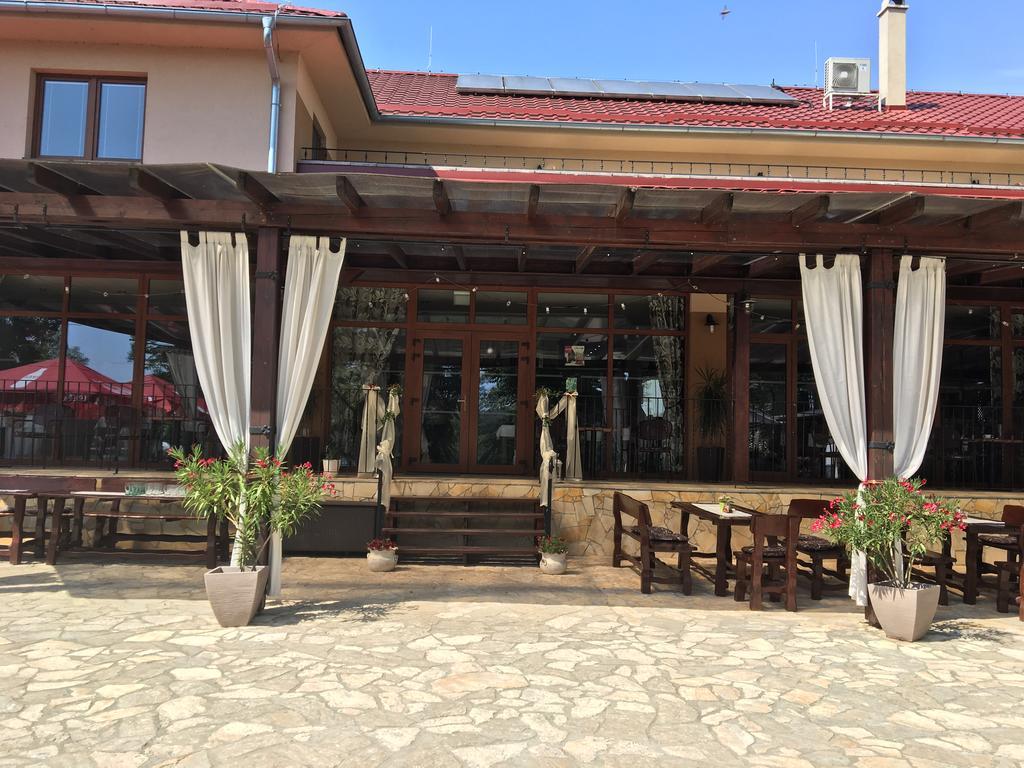 Mlyn Penzion & Wellness Radvaň nad Dunajom Exterior foto